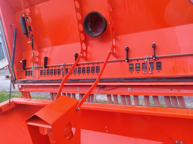 COMBINE DE SEMIS KUHN HR304 VENTA LC302