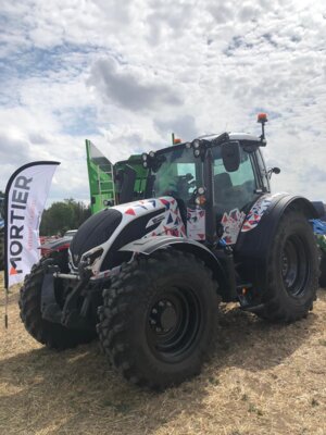 Valtra N135