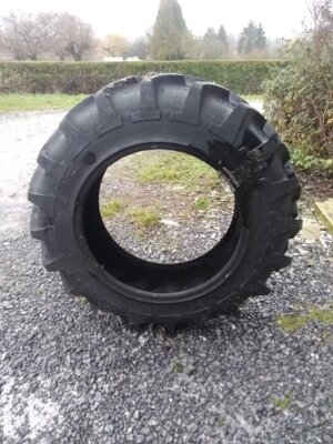 Pneu 12.4R28 Michelin