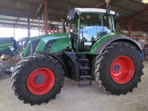TRACTEUR FENDT 824