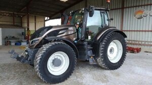 TRACTEUR VALTRA T235 VERSU