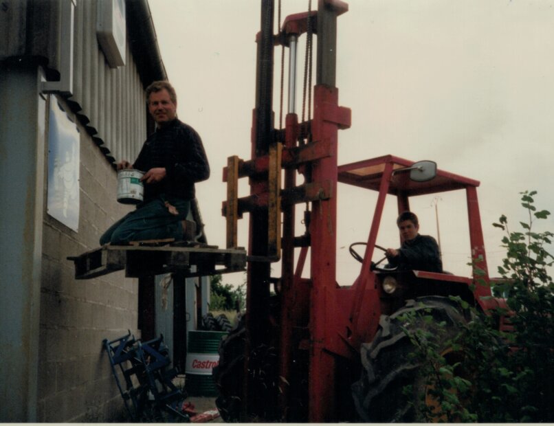 Mortier_1996 - Serge et Jérémie sur élévateur