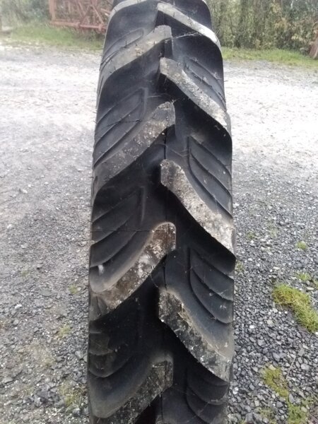 Pneu 270/95R48 Taurus