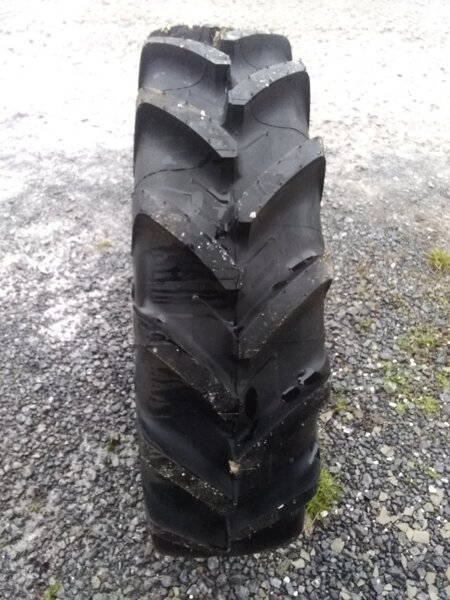 Pneu 12.4R28 Michelin