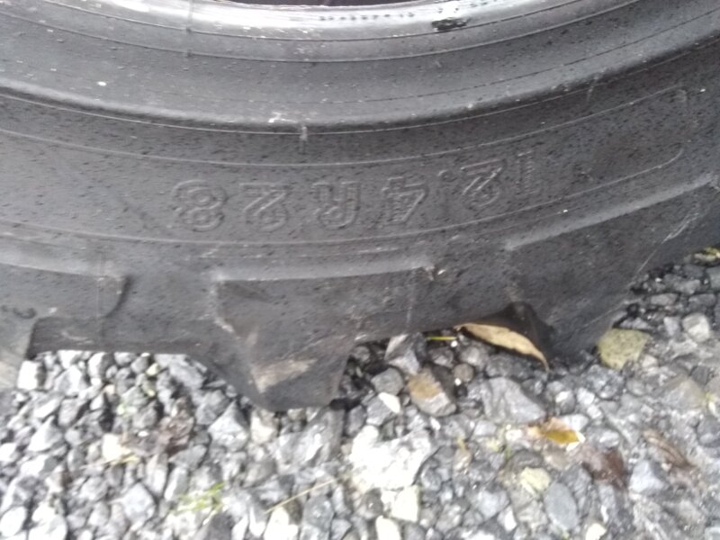 Pneu 12.4R28 Michelin