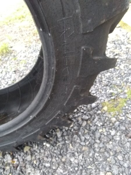 Pneu 12.4R28 Michelin