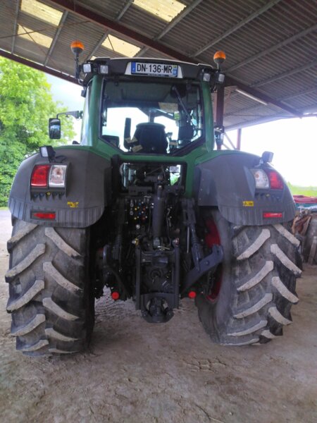 TRACTEUR FENDT 824
