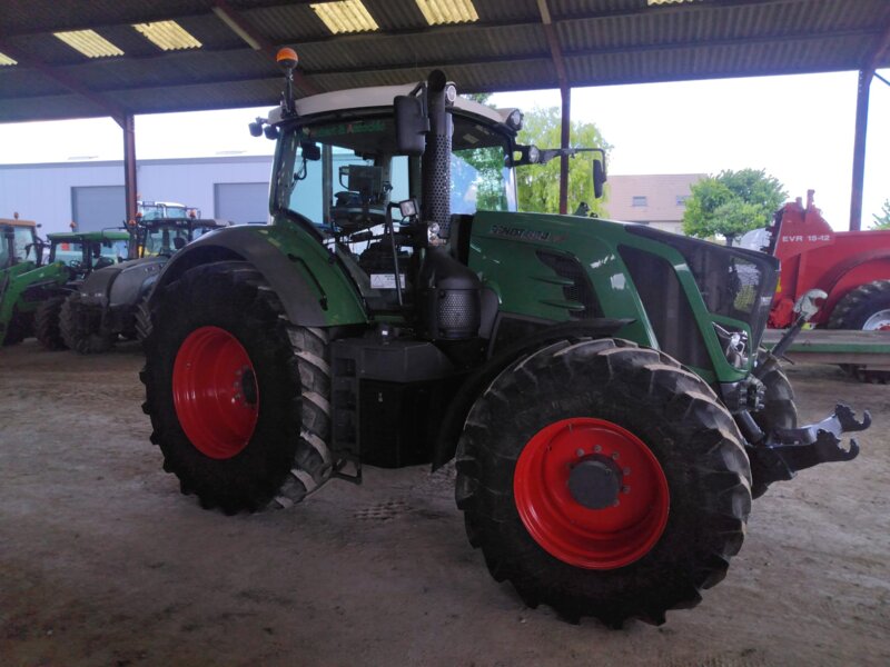 TRACTEUR FENDT 824