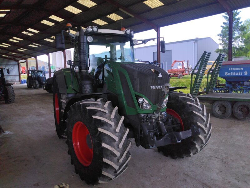 TRACTEUR FENDT 824