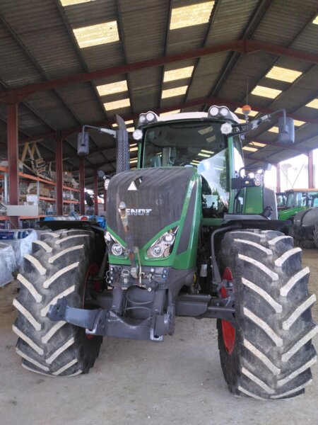 TRACTEUR FENDT 824