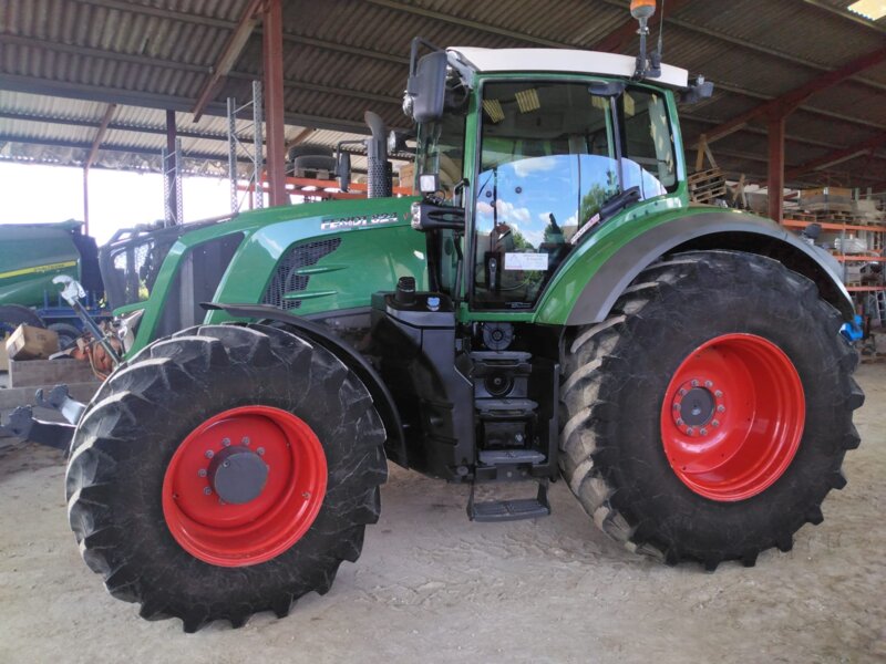 TRACTEUR FENDT 824
