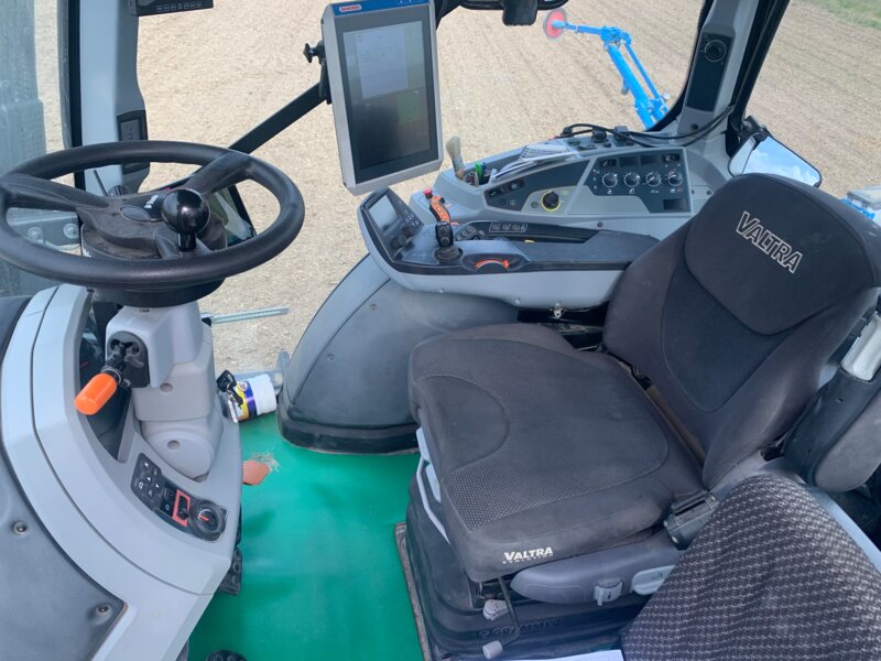 TRACTEUR VALTRA T154 VERSU TRIMBLE