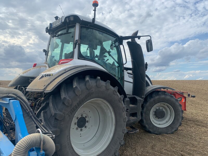 TRACTEUR VALTRA T154 VERSU TRIMBLE