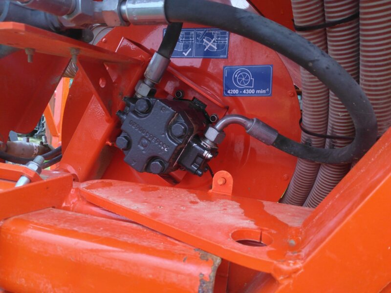 COMBINE DE SEMIS KUHN HR304 VENTA LC302