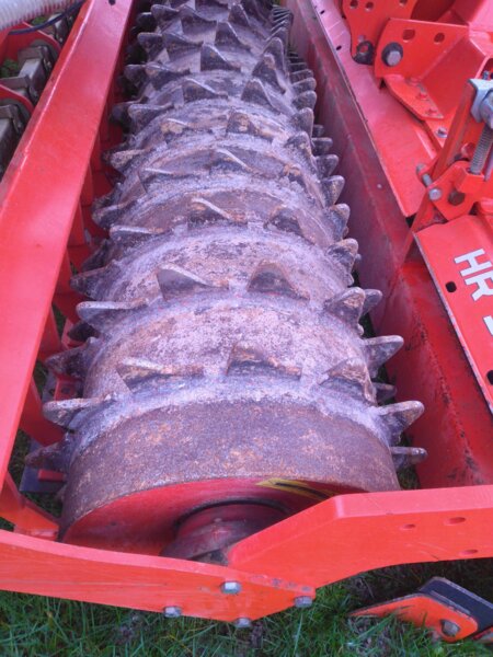 COMBINE DE SEMIS KUHN HR304 VENTA LC302