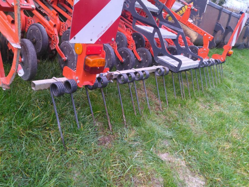 COMBINE DE SEMIS KUHN HR304 VENTA LC302