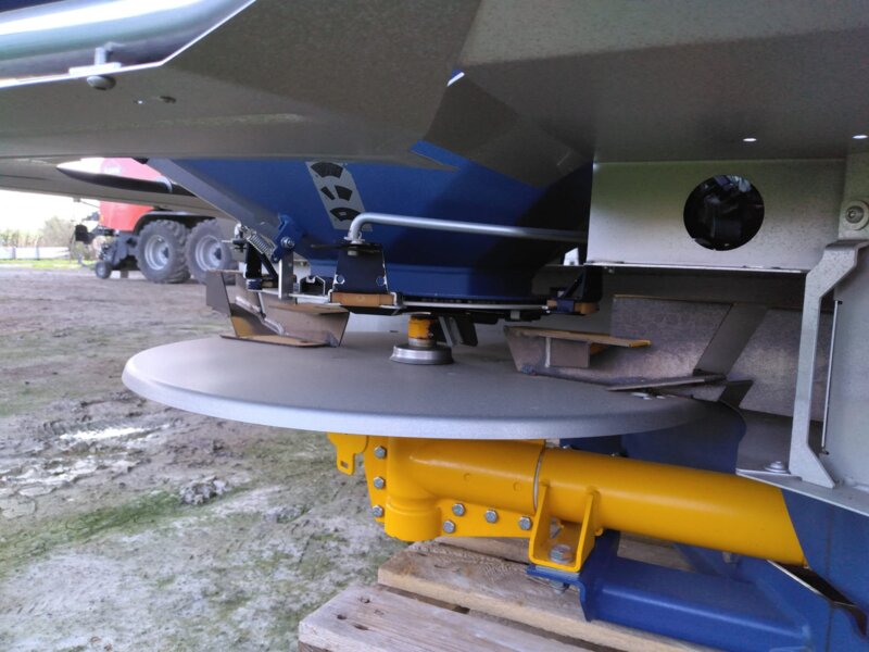 DISTRIBUTEUR D'ENGRAIS BOGBALLE M2W