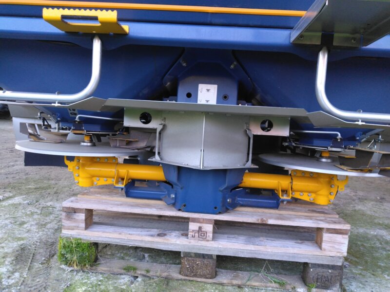 DISTRIBUTEUR D'ENGRAIS BOGBALLE M2W