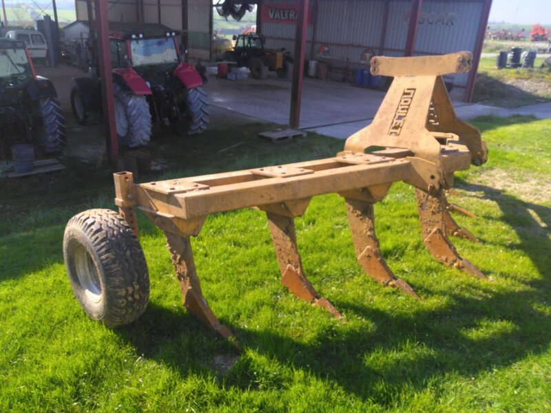 DECOMPACTEUR SOUS SOLEUSE MOULET