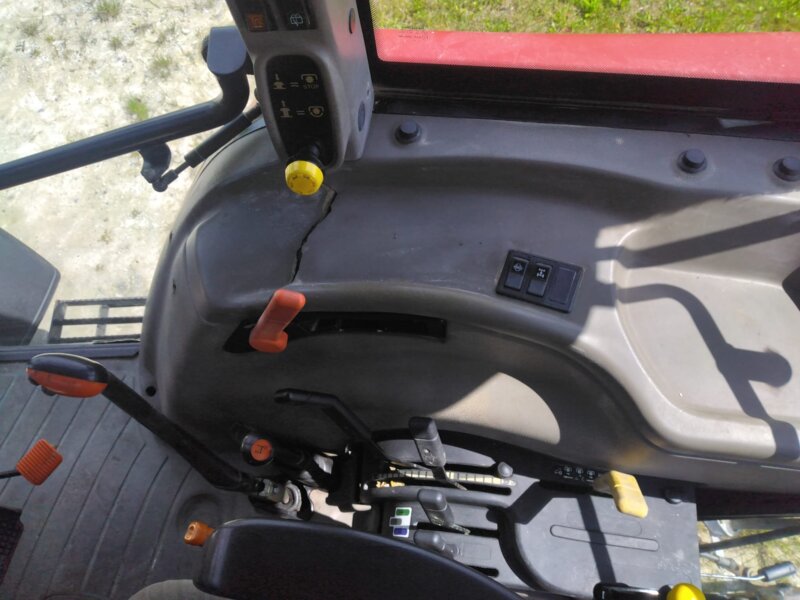TRACTEUR CASE IH JX1100U NEW HOLLAND T5050