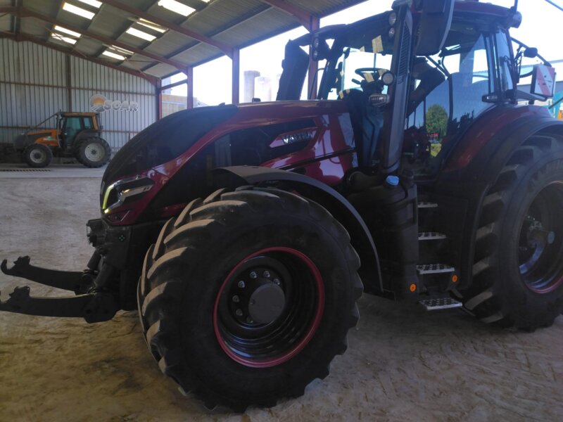 TRACTEUR VALTRA Q305