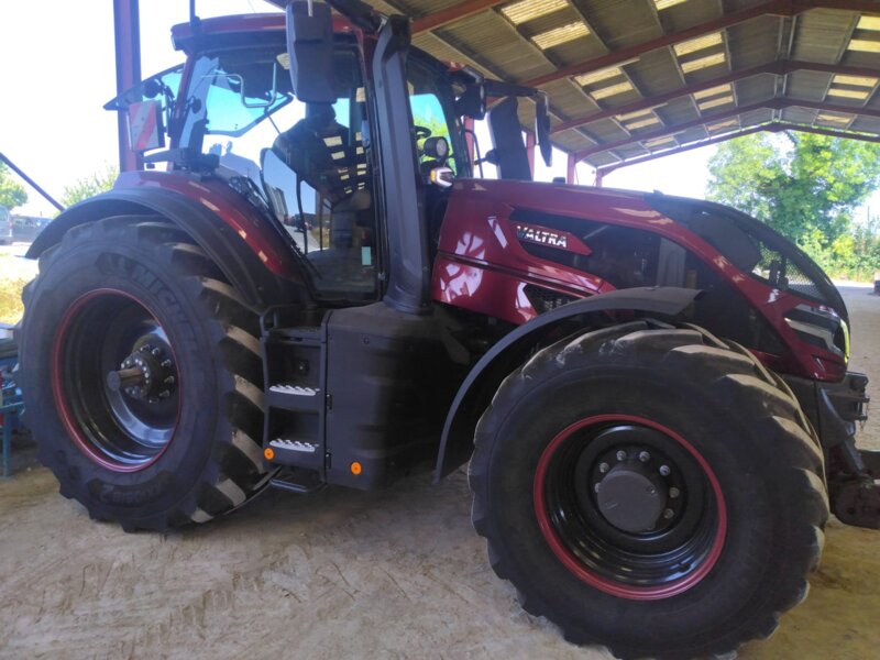 TRACTEUR VALTRA Q305