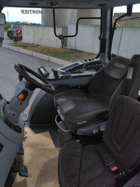 TRACTEUR VALTRA T154 VERSU