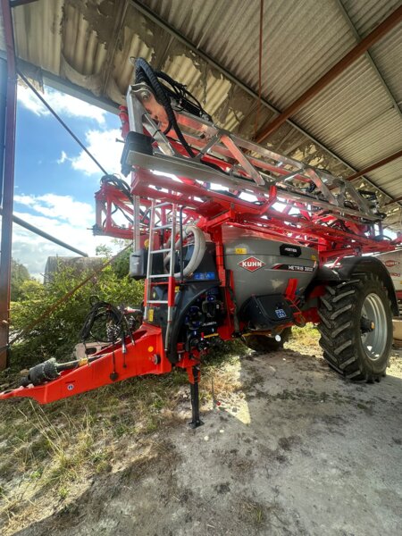 PULVERISATEUR TRAINE KUHN METRIS 2