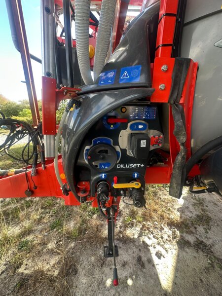 PULVERISATEUR TRAINE KUHN METRIS 2