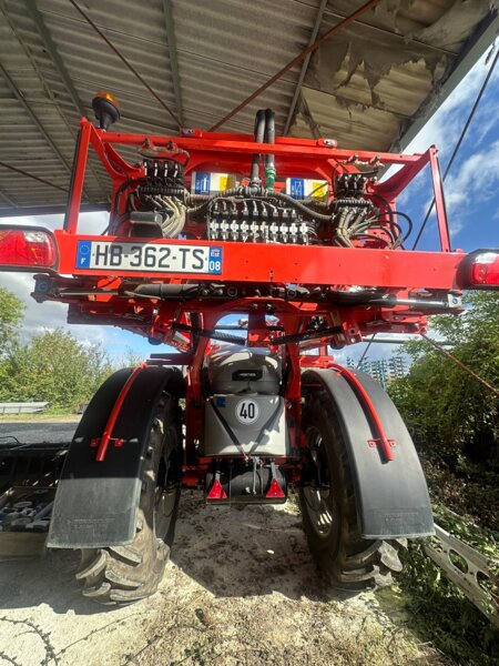 PULVERISATEUR TRAINE KUHN METRIS 2