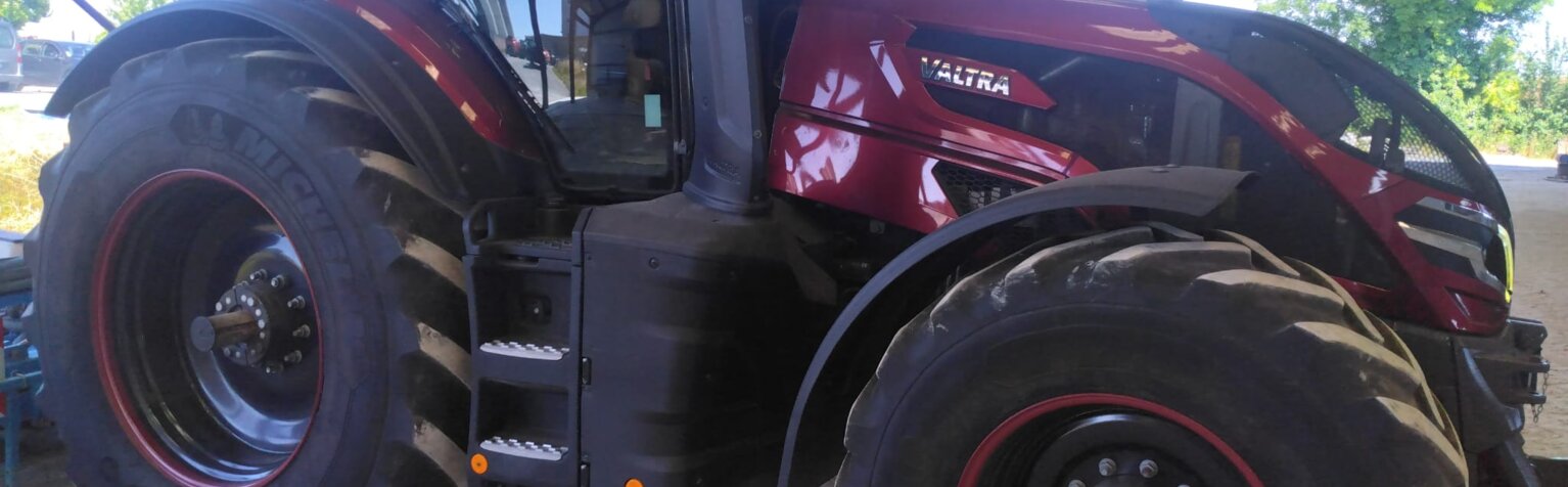 TRACTEUR VALTRA Q305